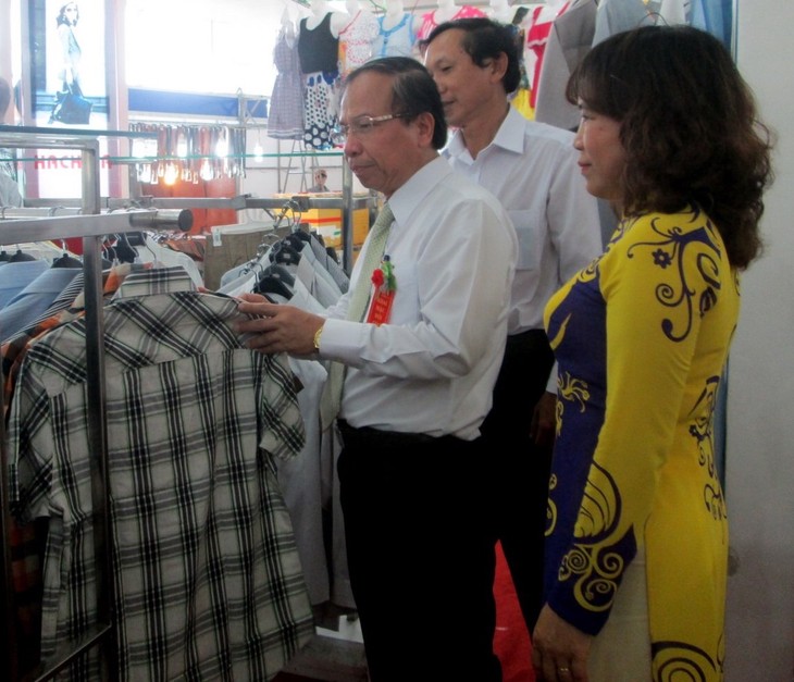 Ouverture de la foire de l’industrie et du commerce 2015 à Dà Nang - ảnh 1